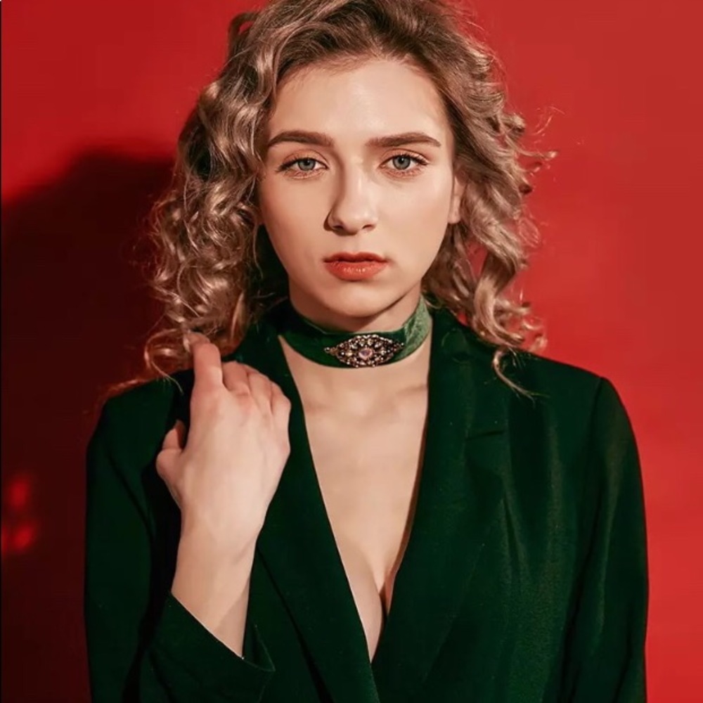 Gorgeous Green Velvet Choker!  New